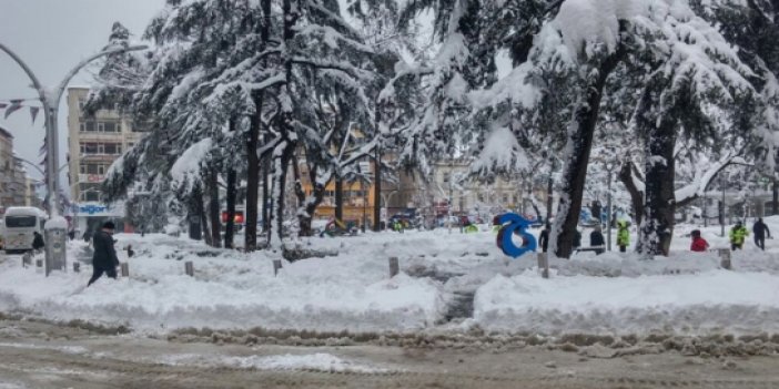 Trabzon'u kar vurdu!