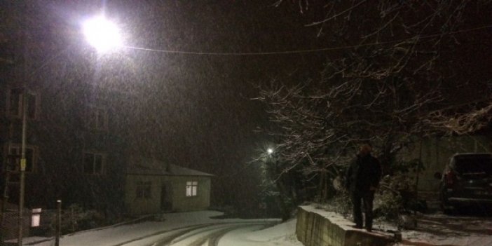 Trabzon'a beklenen kar geldi