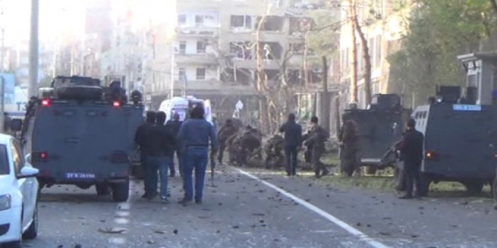 Diyarbakır’da emniyet binasına bombalı saldırı