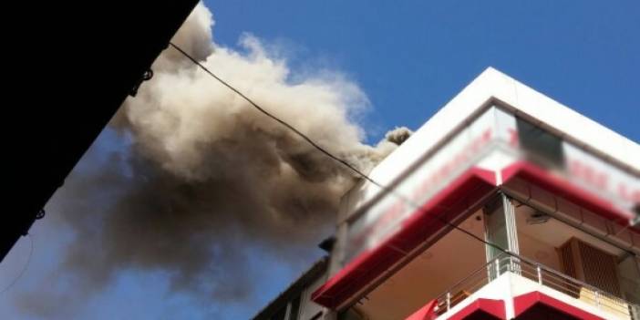 Trabzon'da çatı katından dumanlar yükseldi! Görenler ekiplere haber verdi