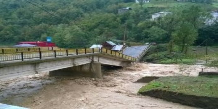 Trabzon'da köprü böyle yıkıldı