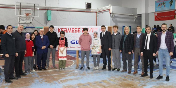 Trabzon'da depremzede öğrenciler için kermes düzenlendi