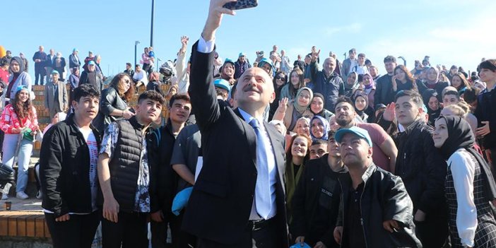 Bakan Karaismailoğlu Trabzon'da gençlerle bir araya geldi