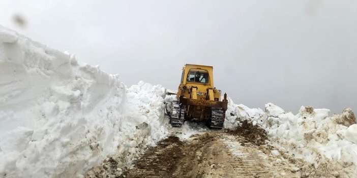 Gümüşhane'de mayıs ayında karla mücadele! Yayla yolu ulaşıma açıldı