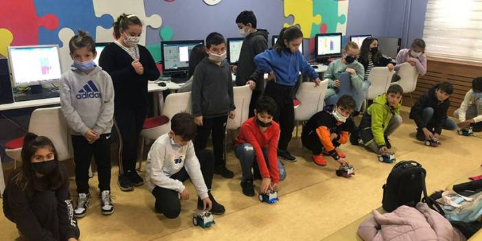Artvin'de öğrencilerine robotik kodlama eğitimi veriliyor