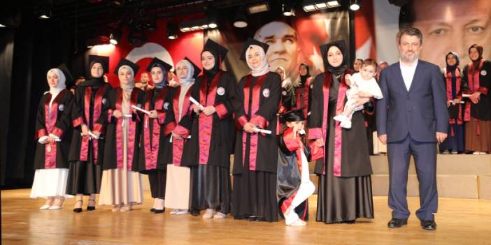 Trabzon'da İlahiyat Fakültesi'nde 8. dönem coşkusu