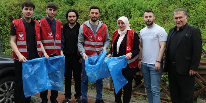 Zafer Partisi Trabzon'da çöp toplama etkinliği düzenledi