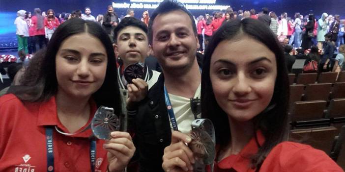 Bayburt'ta öğrencilerden proje yarışmasında Türkiye ikinciliği