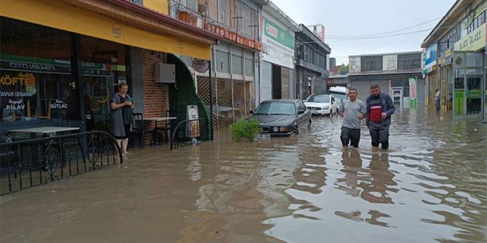 Samsun'da etkili olan yağışlar sele sebep oldu