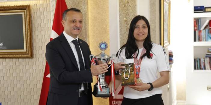 Gümüşhane Valisi Taşbilek, Dünya Şampiyonu Feyzanur Azizoğlu'nu makamında ağırladı