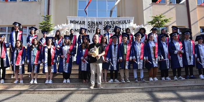 Trabzon’da Mimar Sinan Ortaokulu’ndan muhteşem mezuniyet töreni