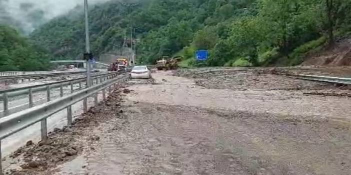 Trabzon-Gümüşhane Karayolu yağış nedeniyle ulaşıma kapandı