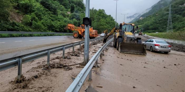 Trabzon'da vatandaşlara belediye hoparlöründen sel uyarısı "Uzak durun"