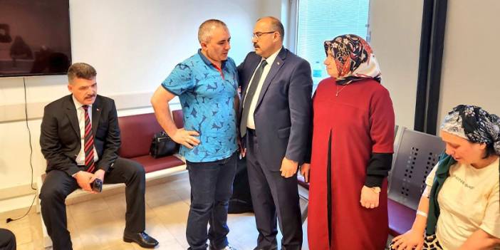 Vali Ustaoğlu Trabzon'da yorgun mermi isabet eden çocuğun ailesini ziyaret etti