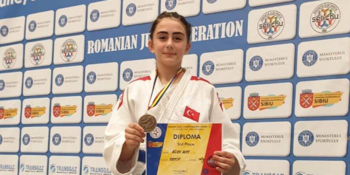 Trabzonlu Duru Aslan U-13 Balkan Judo Şampiyonası'nda bronz madalya kazandı