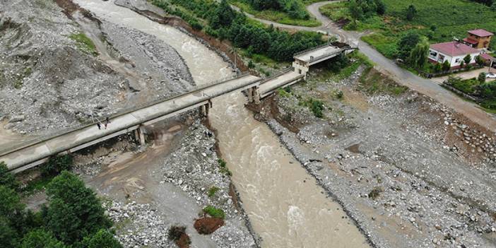 Rize'de iki köyü bağlayan köprü çöktü! vatandaşlardan önemli iddia!