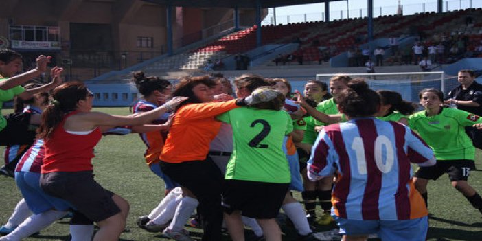 Trabzon'da bayan sporcular kapıştı