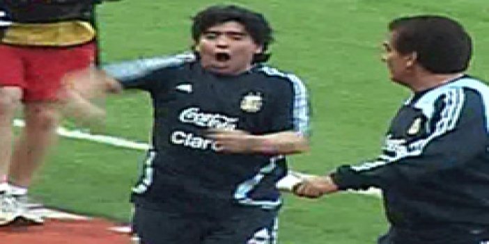 Maradona soyunacak