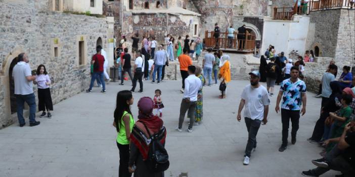 Trabzon'da Sümela Manastırı'na akın! Bayramda kaç kişi ziyaret etti?