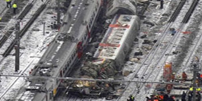 Tren trenle çarpıştı: Ölü sayısı 65