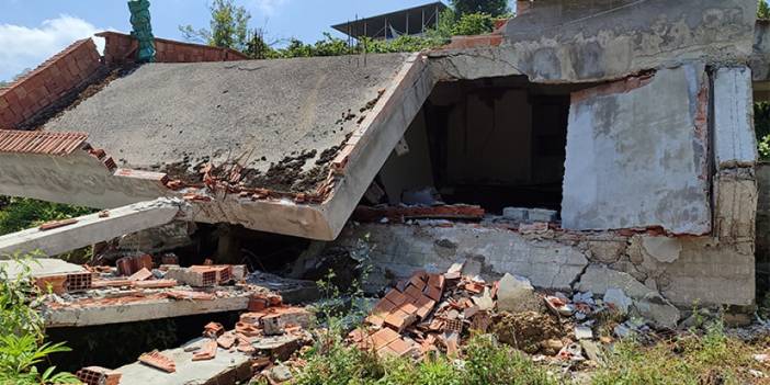 Samsun'da sağanak sonrası zemini kayan 5 ev daha tahliye edildi