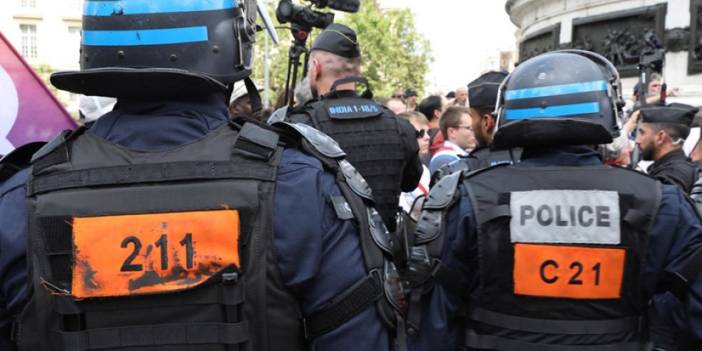 Fransa'da bir gence şiddet! 7 polis gözaltına alındı