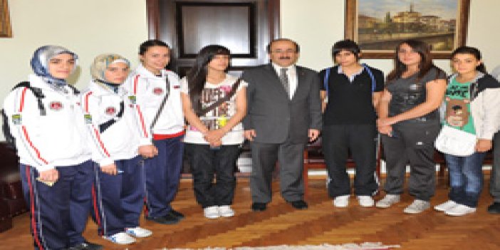 Trabzonlu başarılı sporculara ödül