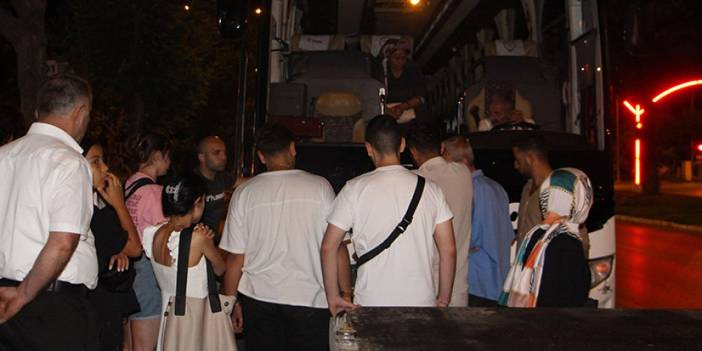 Trabzon'a gelen otobüs arıza yaptı! 10 Saat bekleyen yolcular tepki gösterdi