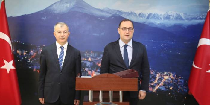 Gürcistan Ankara Büyükelçisi George Janjgava Artvin Valisi Doruk'a ziyaret