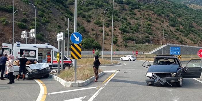 Trabzon plakalı araç komşu ilde kazaya karıştı! 1'i ağır 3 yaralı