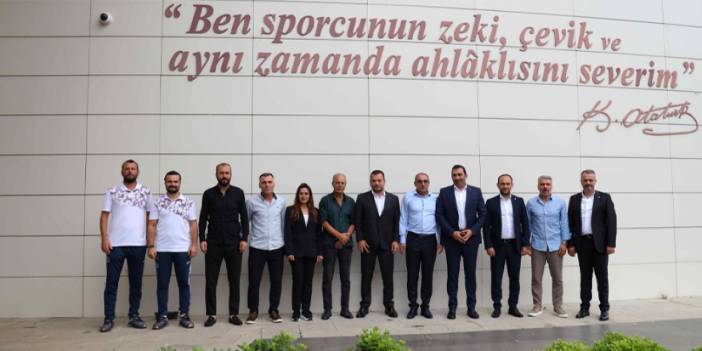 Trabzonspor'da Başkan Doğan ve yöneticilerden Özkan Sümer Futbol Akademisi'ne ziyaret