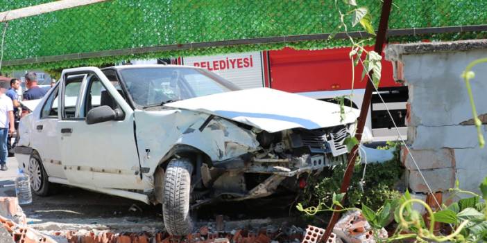 Samsun'da 2 araç birbirine girdi! 3 kişi yaralandı