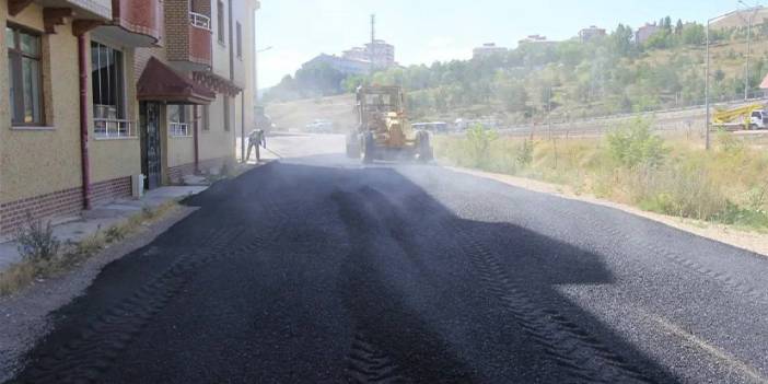 Bayburt'ta asfalt çalışmaları devam ediyor