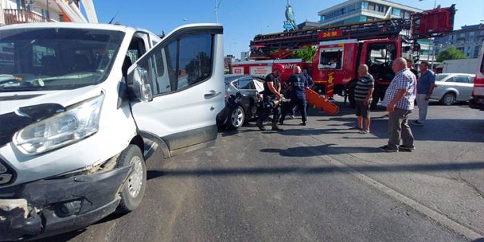 Samsun'da 4 araçlı kaza! 2 yaralı