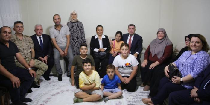 Bayburt Valisi Eldivan şehit ailesini ziyaret etti