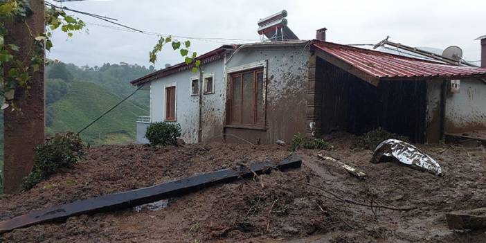 Rize'de etkili yağış heyelan getirdi! Vatandaşın evi toprak doldu "Dünya gitmiş"