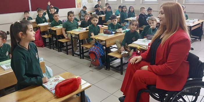 Trabzon'da ara verdiği mesleğine geri başlayan Nagehan öğretmen öğrencileriyle özlem giderdi