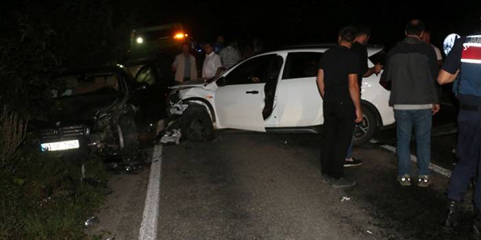 Trabzon'da iki otomobil çarpıştı! 5 kişi yaralandı