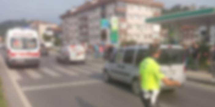Trabzon'da minibüs yayalara çarptı! 2 yaralı