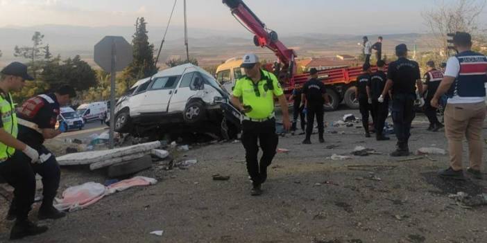 Freni patlayan kamyon 3 araca çarptı! 6 ölü, 16 yaralı