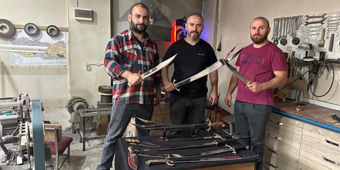 Trabzon'da üç kardeş el işçiliğiyle kılıç üretiyor