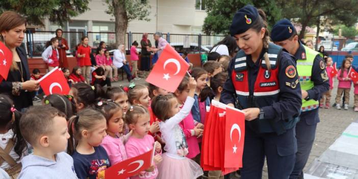 Trabzon İl Jandarma Komutanlığı'ndan 100 okulda trafik eğitimi projesi