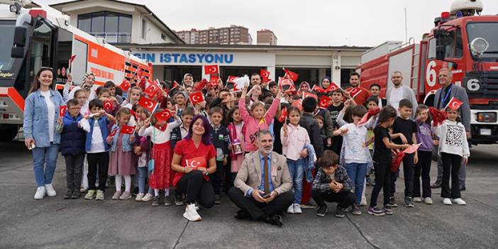 29 Ekim Cumhuriyet Bayramı'nda Trabzon'da çocuklar uçaklarla buluştu