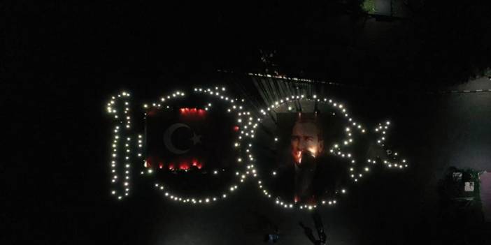 Giresun’da KYK’da kalan öğrencilerden ışıklı 100. yıl kutlaması