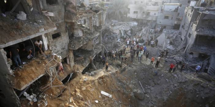 İsrail Gazze'deki mülteci kampını bombaladı! Ölü ve yaralılar var