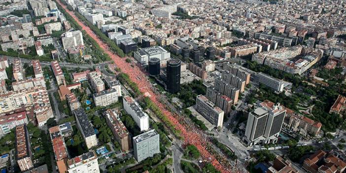İspanya'da 1 milyon Katalan sokaklarda