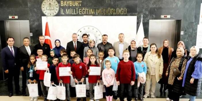 Bayburt'ta "Minik Eller Tasarlıyor" projesinde ödüller sahiplerini buldu