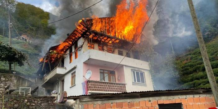 Trabzon'da sabah saatlerinde korkutan yangın! 3 katlı ev alevler içinde kaldı