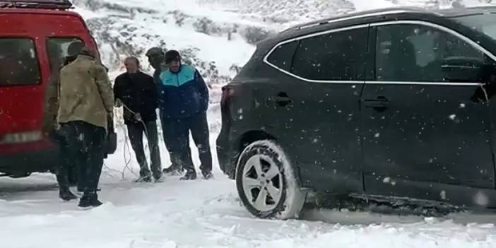 Gümüşhane'de kar yağışı etkili oldu! Sürücüler zor anlar yaşadı