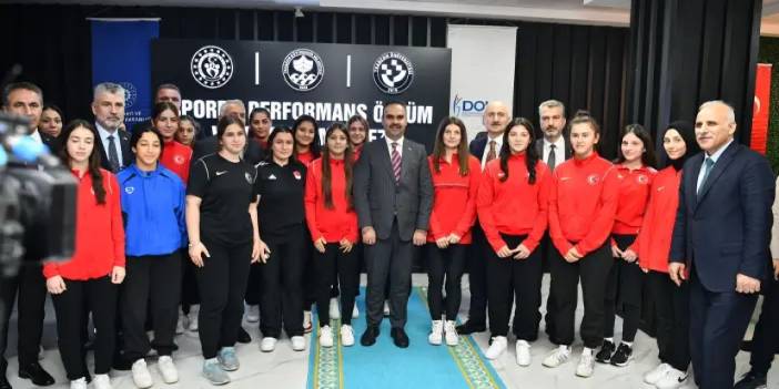 Bakan Kacır, Trabzon'da Performans Ölçüm ve Yetenek Seçim Merkezi'ni ziyaret etti